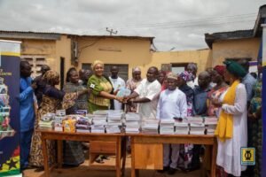 Hajia Abibata Shanni Mahama Zakariah (4th left) presents the items to Alhaji Mohammed Iddrisu Alhassan